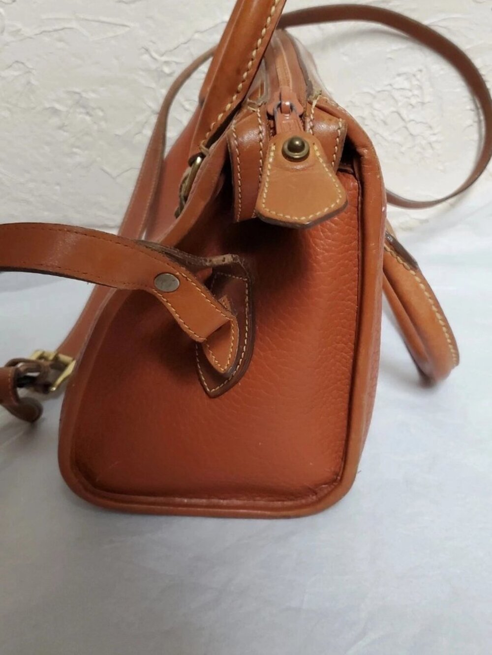 Dooney And Bourke Pebbled Leather Peanut Color Crossbody Handbag - Picture 5 of 10